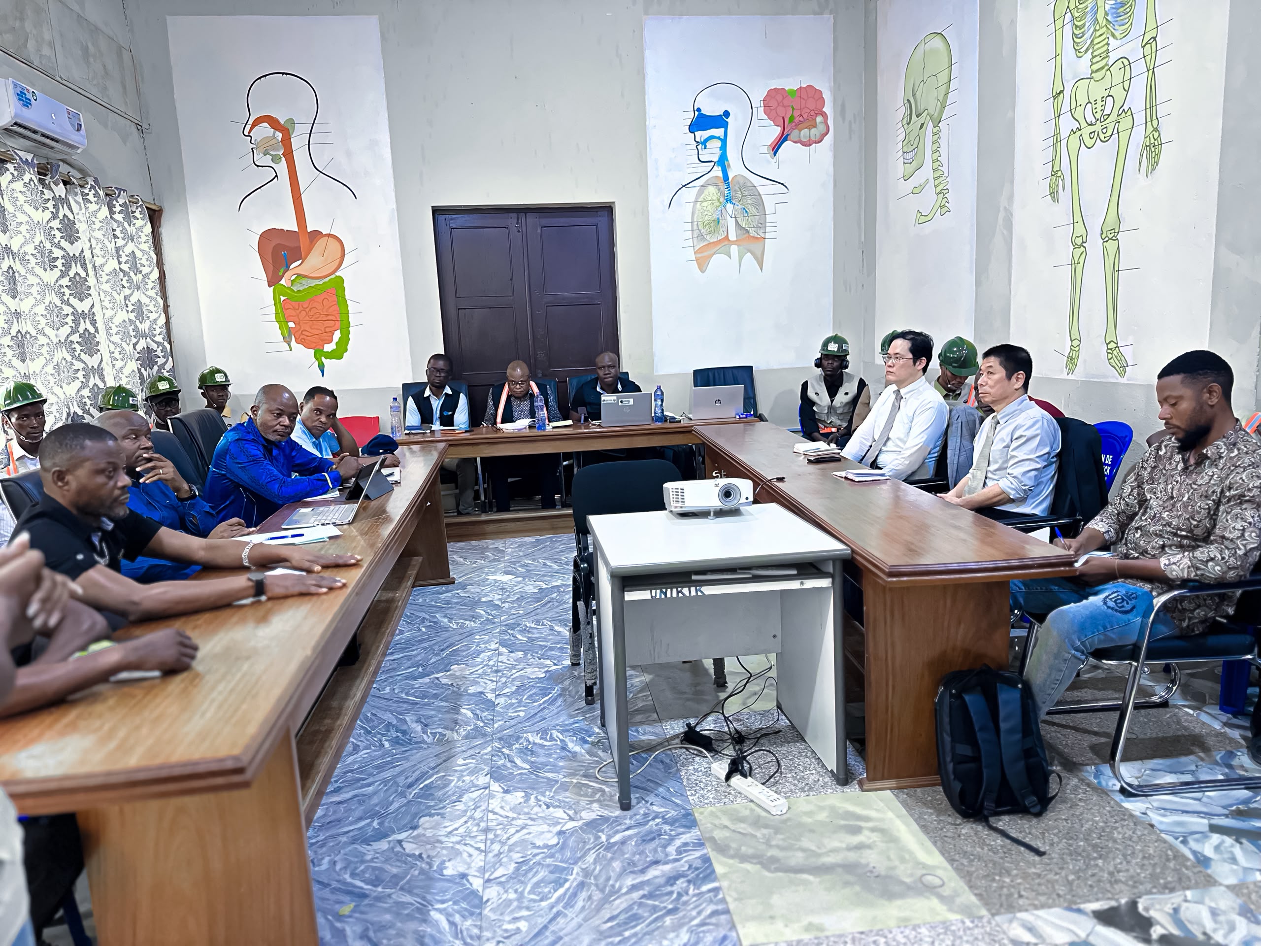 GEEC SARL renforce la concertation institutionnelle autour de l'évaluation environnementale et sociale des projets REDD+ dans le cadre du PIREDD Kwilu